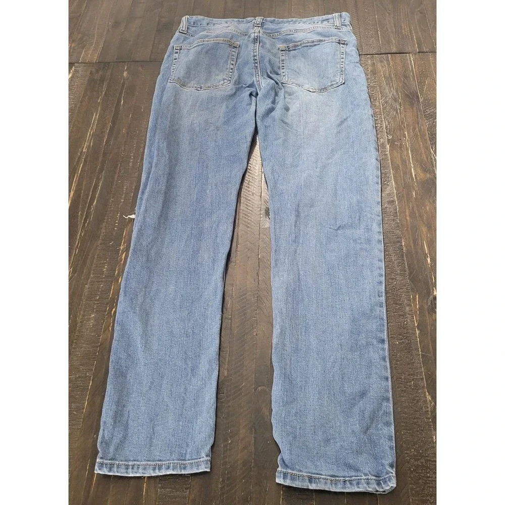 Forever 21 Men's Light Wash Distressed Jeans Size 31x32 Denim Slim Fit
